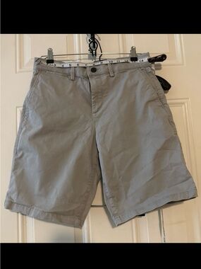 Gap 29 Essential Khaki 10- Short Grey